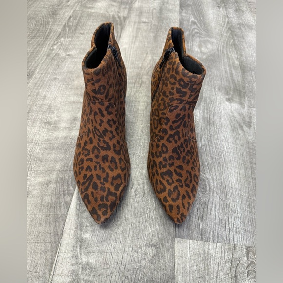 Clarks Leopard Print Ankle Boots Size 7 - Picture 1 of 7